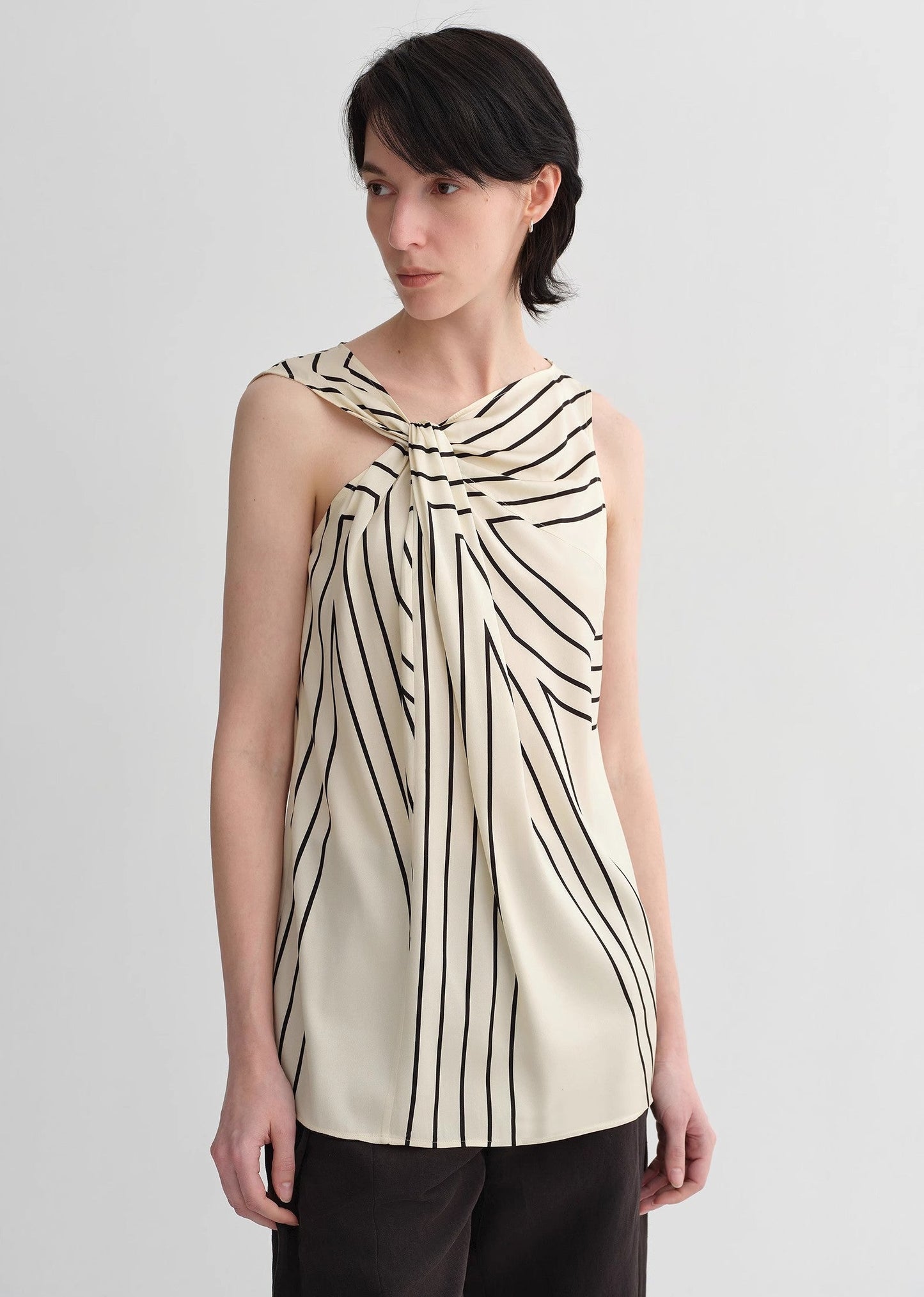 Elastic Silk Twisted Collar Original Geometric Print Slim Fit Multi-Occasion T-Shirt Sleeveless Vest for Women