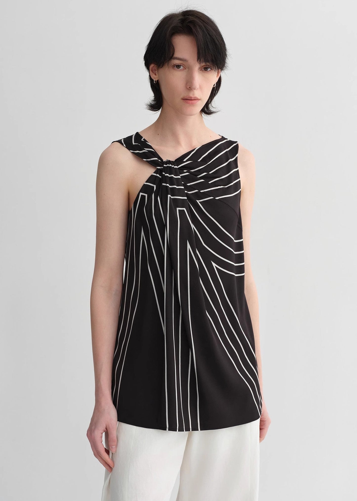 Elastic Silk Twisted Collar Original Geometric Print Slim Fit Multi-Occasion T-Shirt Sleeveless Vest for Women
