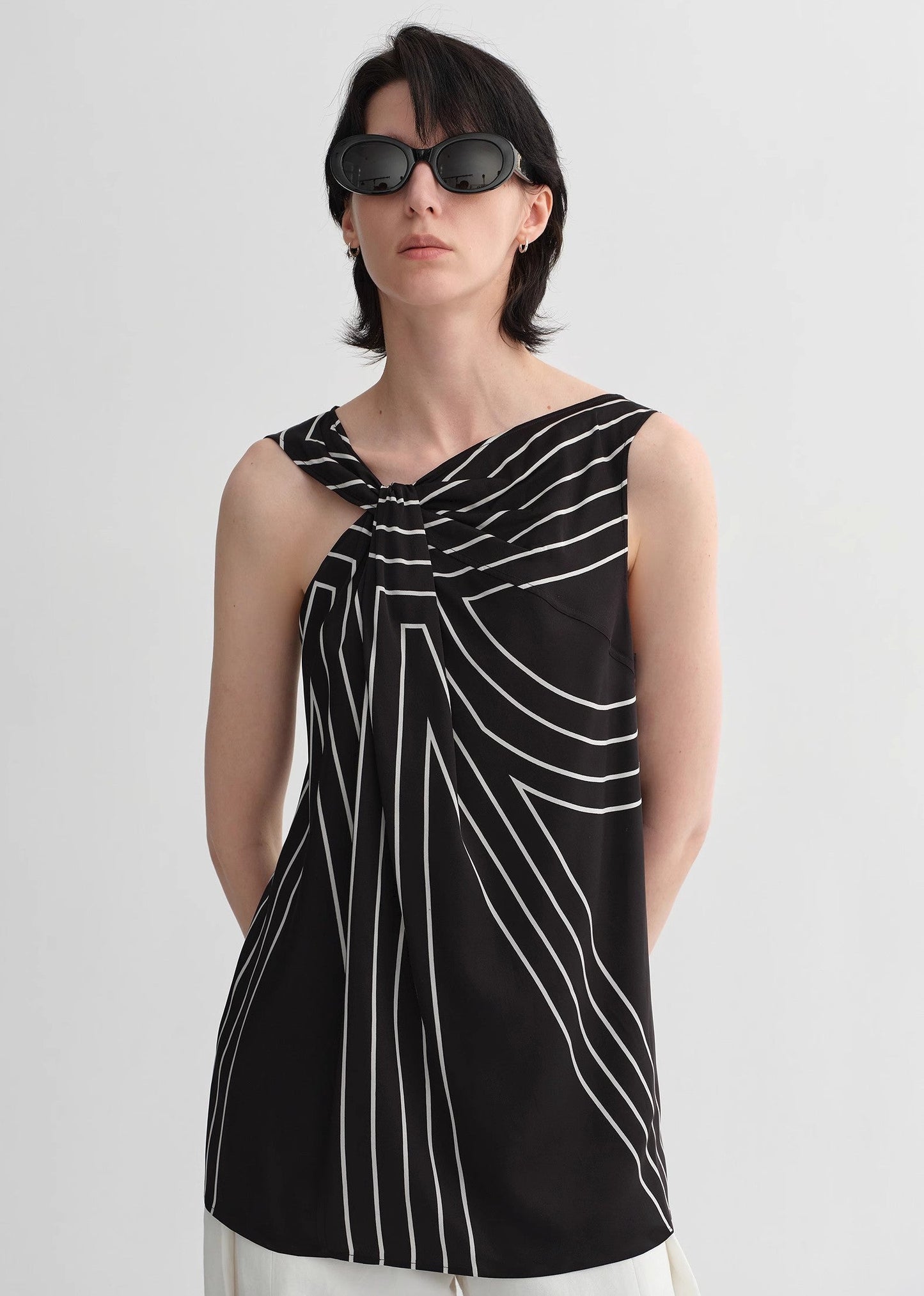 Elastic Silk Twisted Collar Original Geometric Print Slim Fit Multi-Occasion T-Shirt Sleeveless Vest for Women