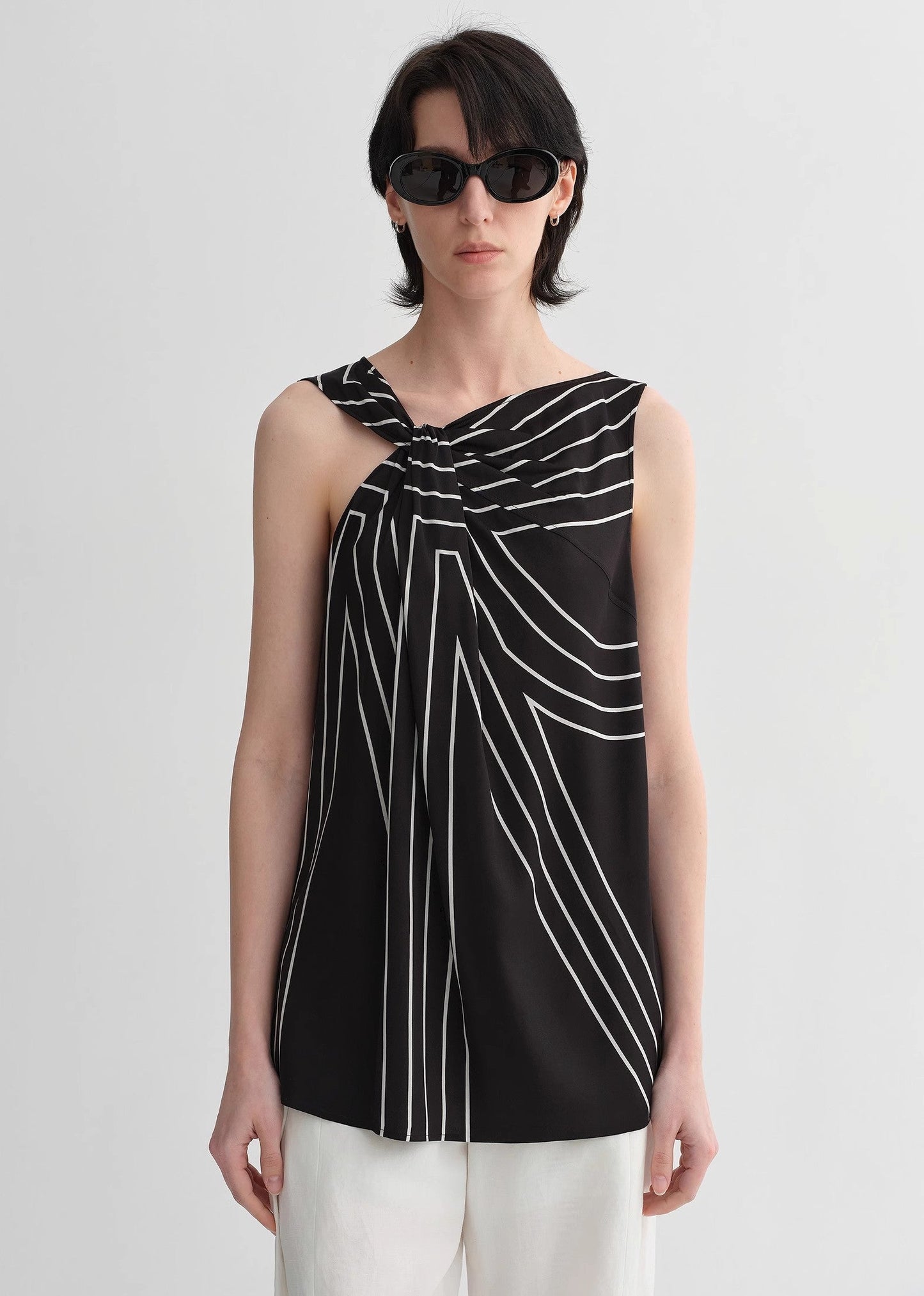 Elastic Silk Twisted Collar Original Geometric Print Slim Fit Multi-Occasion T-Shirt Sleeveless Vest for Women
