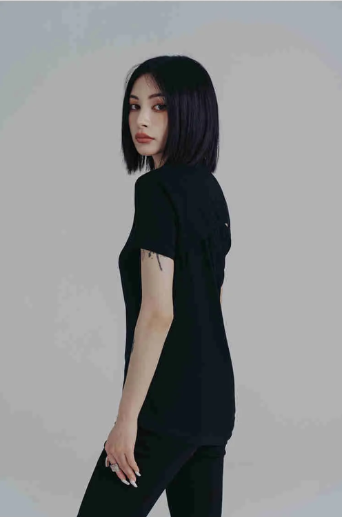 Wallcy Irregular Hem T-Shirt