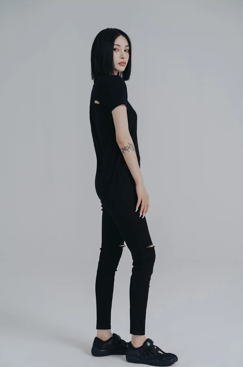 Wallcy Irregular Hem T-Shirt