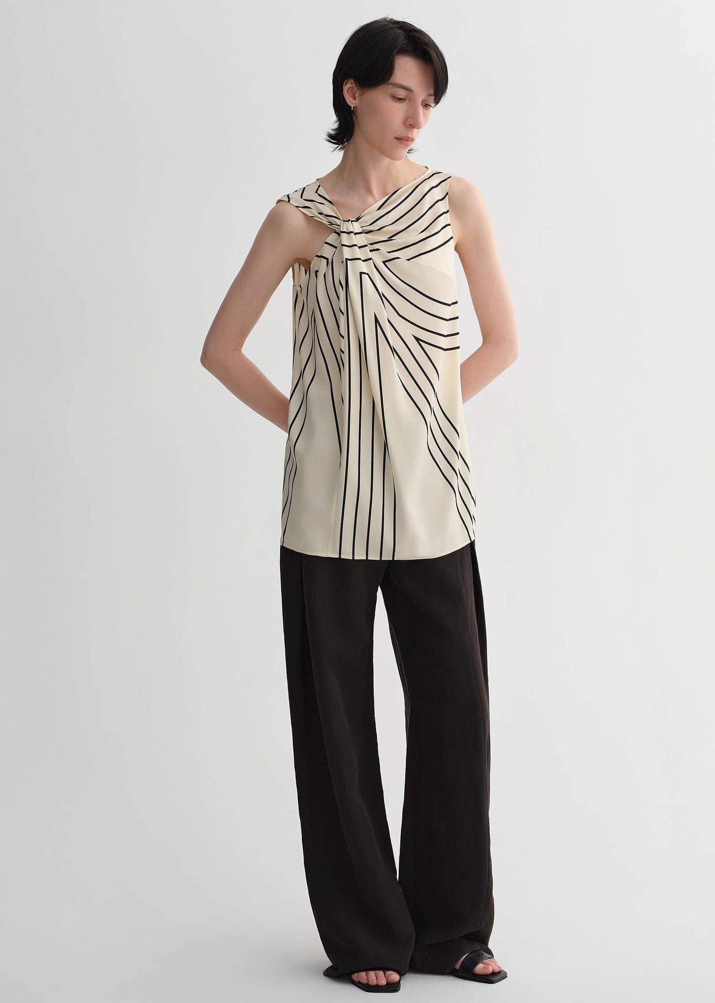 Elastic Silk Twisted Collar Original Geometric Print Slim Fit Multi-Occasion T-Shirt Sleeveless Vest for Women