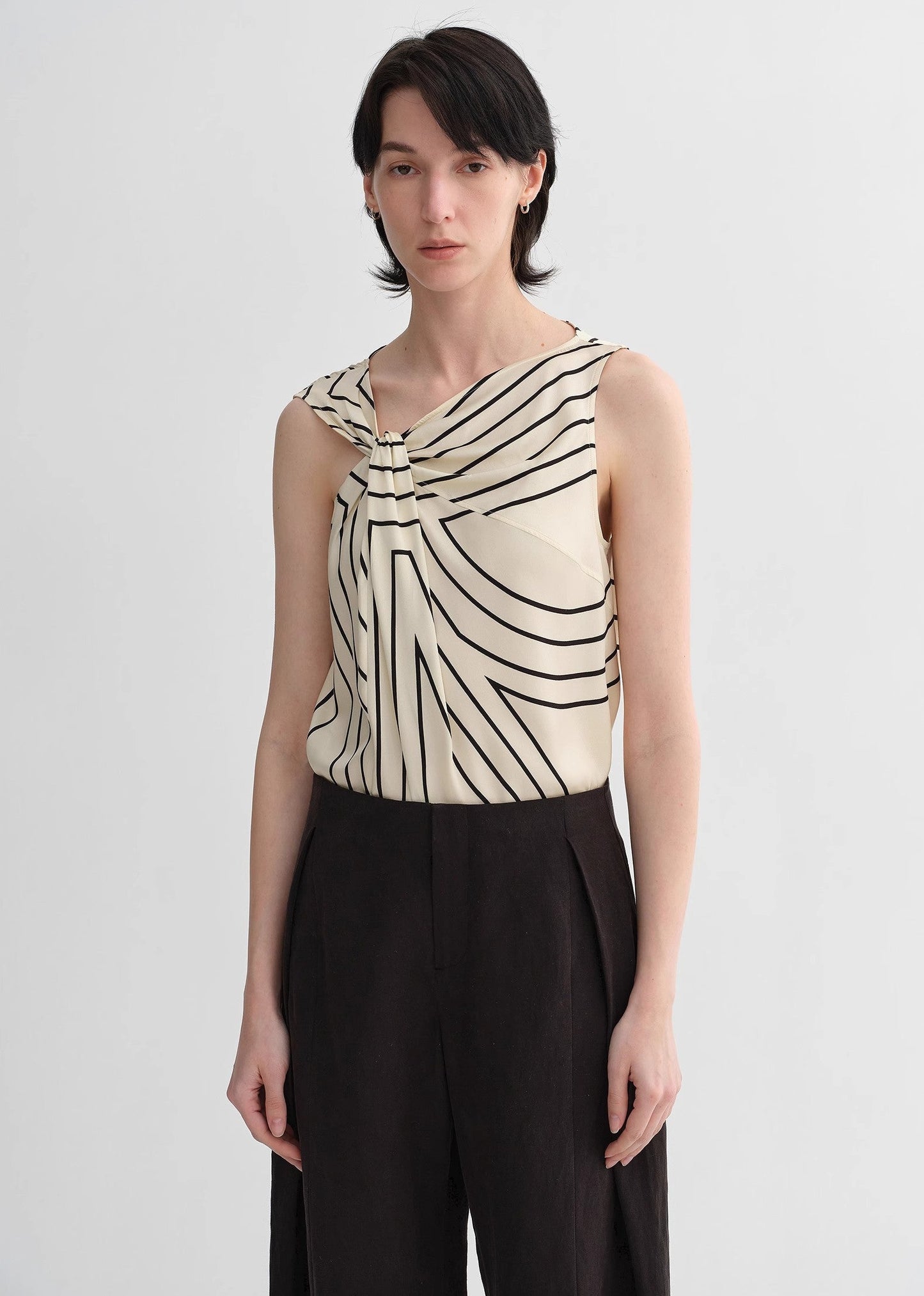 Elastic Silk Twisted Collar Original Geometric Print Slim Fit Multi-Occasion T-Shirt Sleeveless Vest for Women