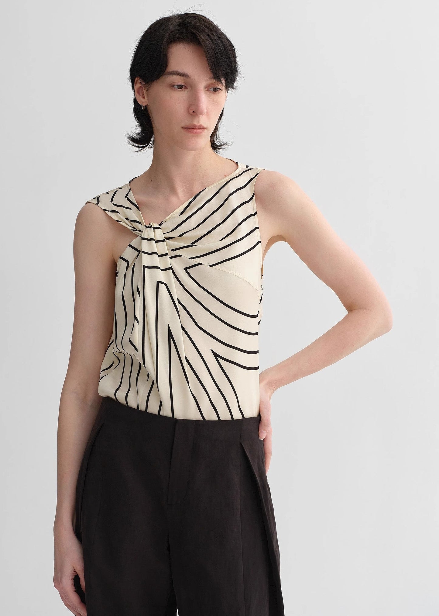 Elastic Silk Twisted Collar Original Geometric Print Slim Fit Multi-Occasion T-Shirt Sleeveless Vest for Women