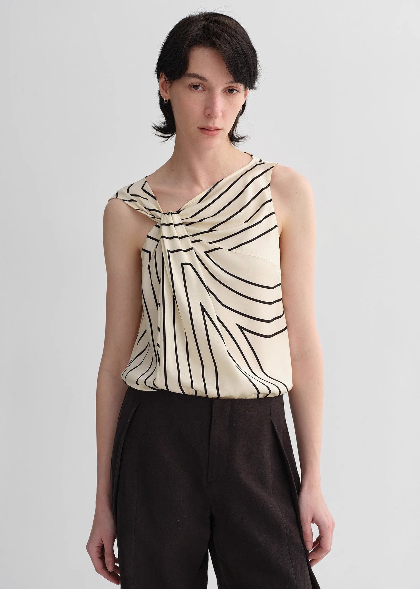 Elastic Silk Twisted Collar Original Geometric Print Slim Fit Multi-Occasion T-Shirt Sleeveless Vest for Women