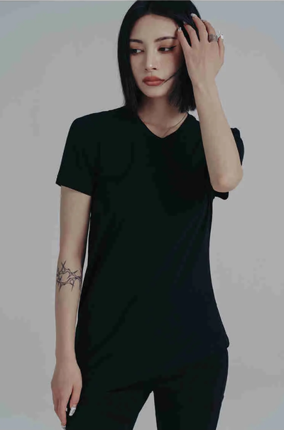 Wallcy Irregular Hem T-Shirt