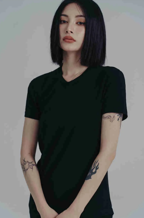 Wallcy Irregular Hem T-Shirt