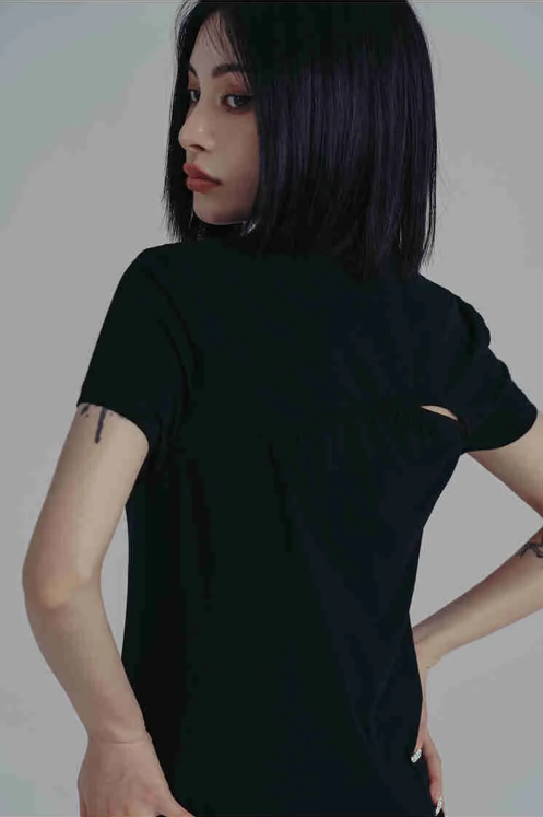 Wallcy Irregular Hem T-Shirt